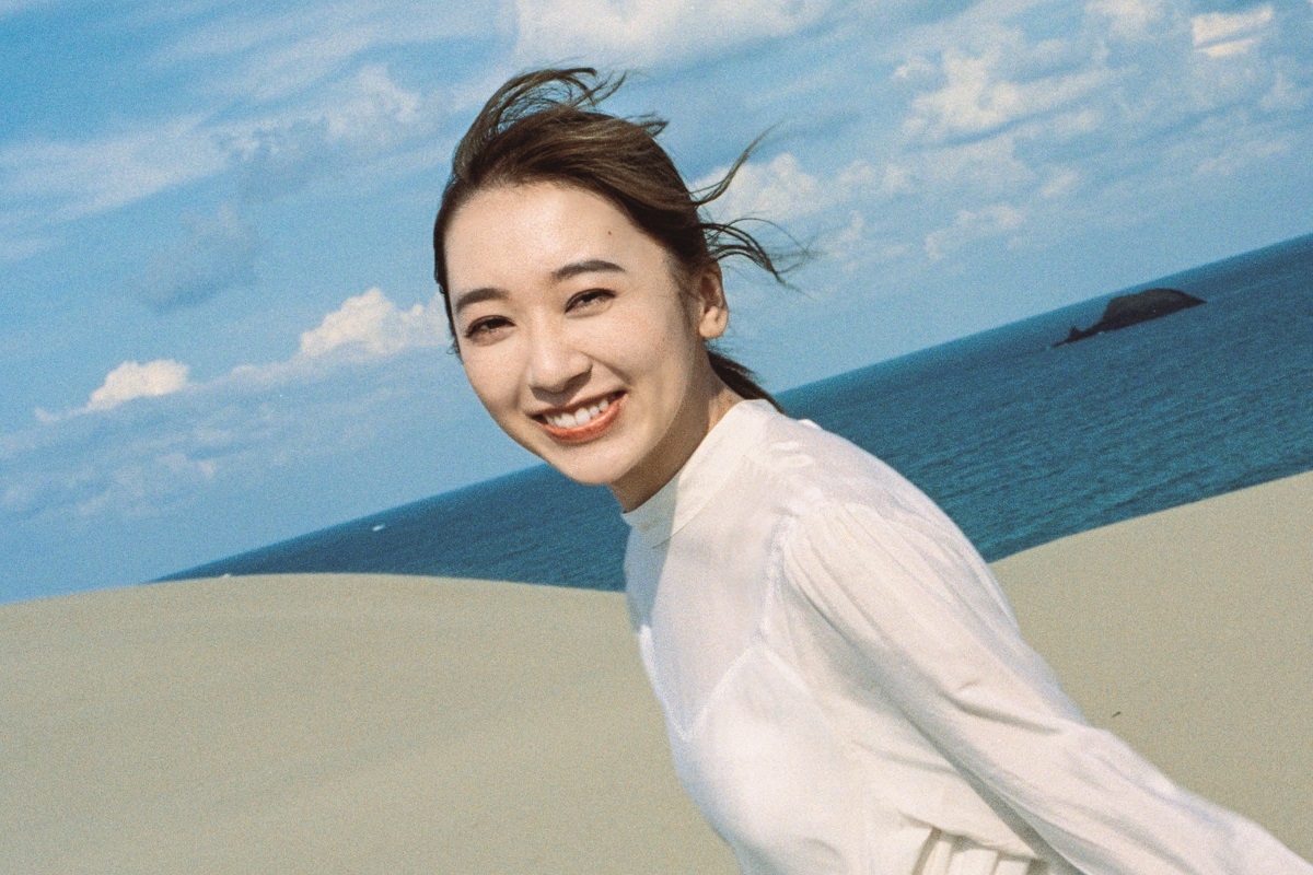 元欅坂・佐藤詩織が初写真集「24歳の私と25歳になった私を見てほしい」