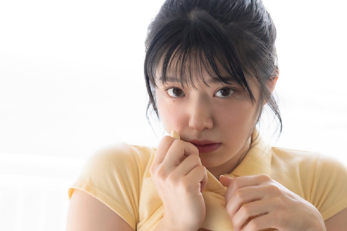 脱サラ女子大生グラドル・山田かな　清楚美人の艶やかビキニ