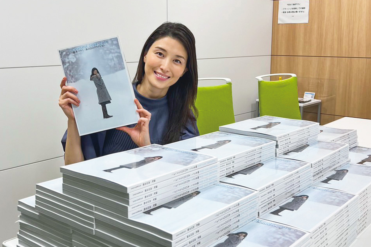 橋本マナミのデジタル写真集が絶好調　紙に印刷した“特製写真集”に直筆サイン入れ！