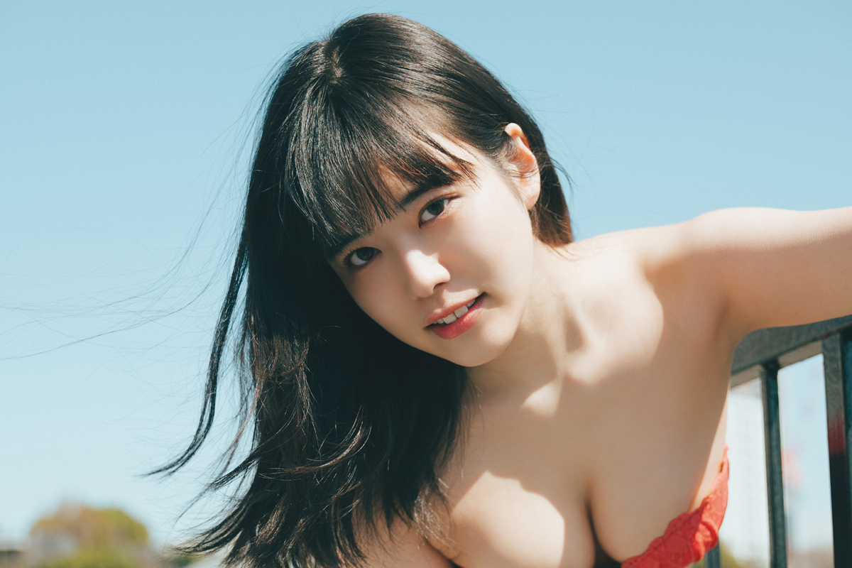 東雲うみ、大ヒット写真集『うみうまれ』の未掲載カットを厳選披露