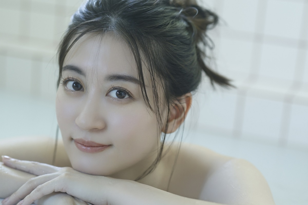 上西恵が3年ぶりグラビア「ビールが大好き」でも撮影前は節酒　初めての敵役では「オラァ！」と巻き舌の練習