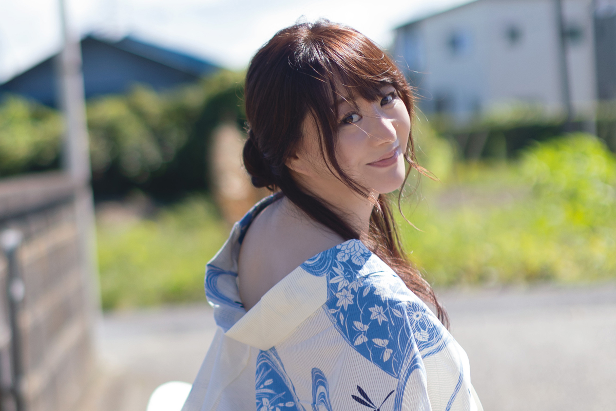 世界96か国を旅したグラドル・歩りえこ　九十九里でしっとり魅せた“大人の色香”