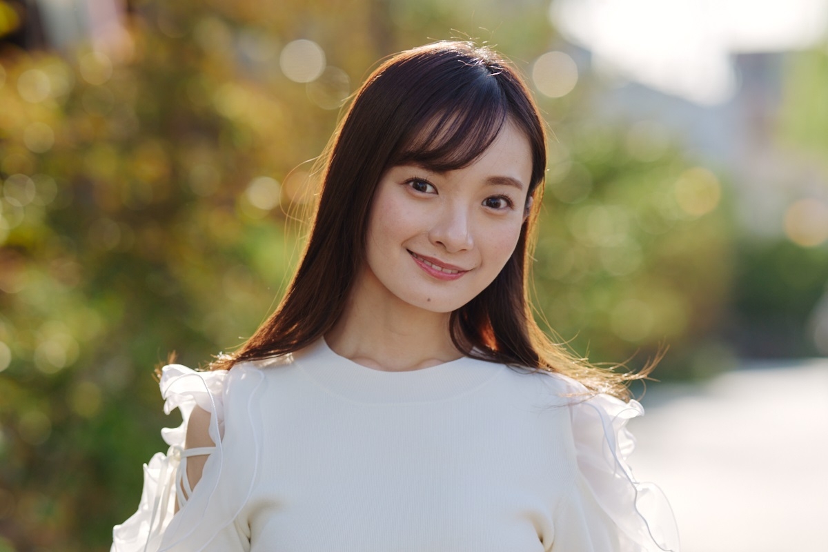 芸能界引退後即デビューでランキング1位獲得の渚恋生、初のグラビア撮影「自然なポーズばかりで楽しい」