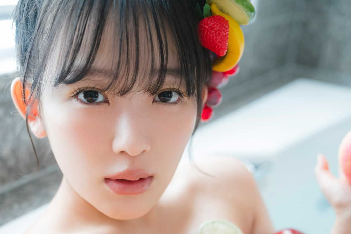 サウナ好きグラドル・天木じゅん　“お部屋グラビア”で魅せる「桜色ボディ」