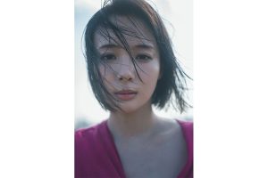 《先行カットを公開》岡田紗佳、5年ぶりの写真集発売決定「普段見せられないような一面も自然と表現できたような気がします」