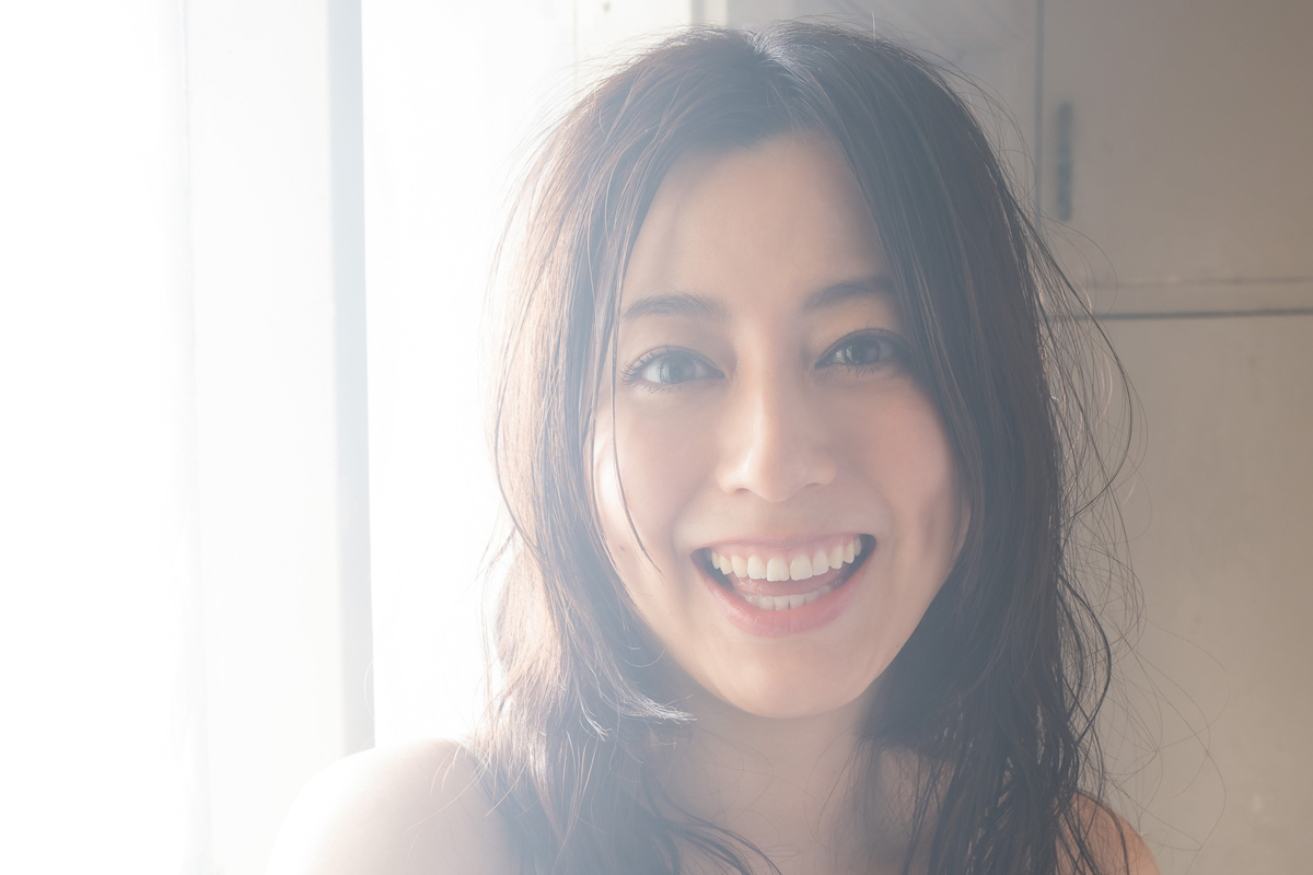 女優・杉本有美が“現代ドラマのヒロインより少し妖しくて危ない大人の女性像”を演じた写真展から作品を独占公開