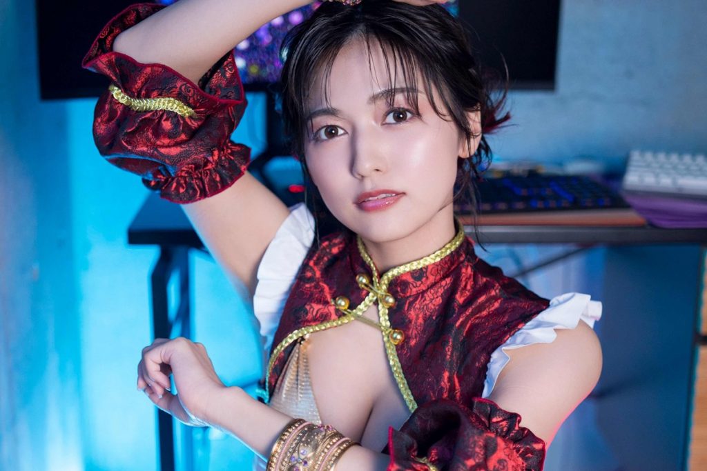 元NGT48・中村歩加が初の「ゲーマーグラビア」　写真集で魅せた「女神戦士」「アーミー戦士」コスプレ