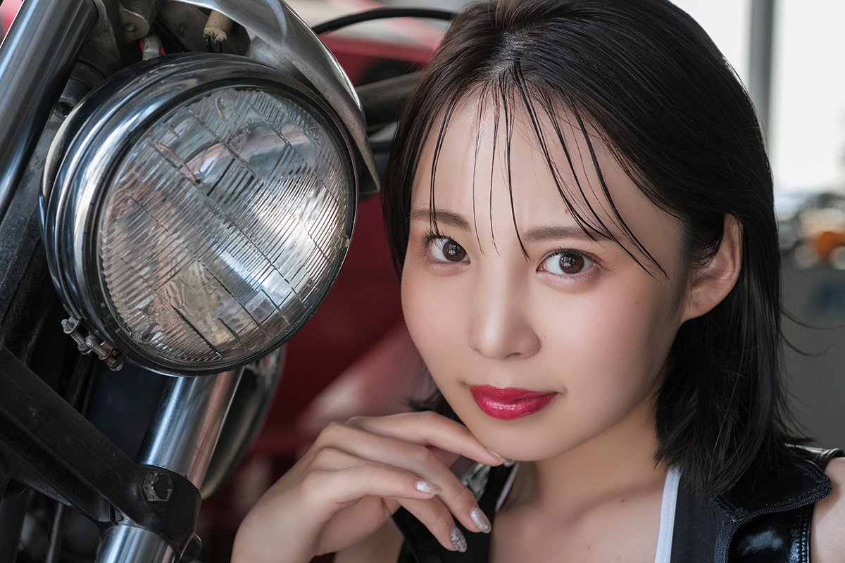 《ふっくらボディにピットイン》サーキットの“リトル・エンジェル”葵成美が引き締まったくびれを披露！