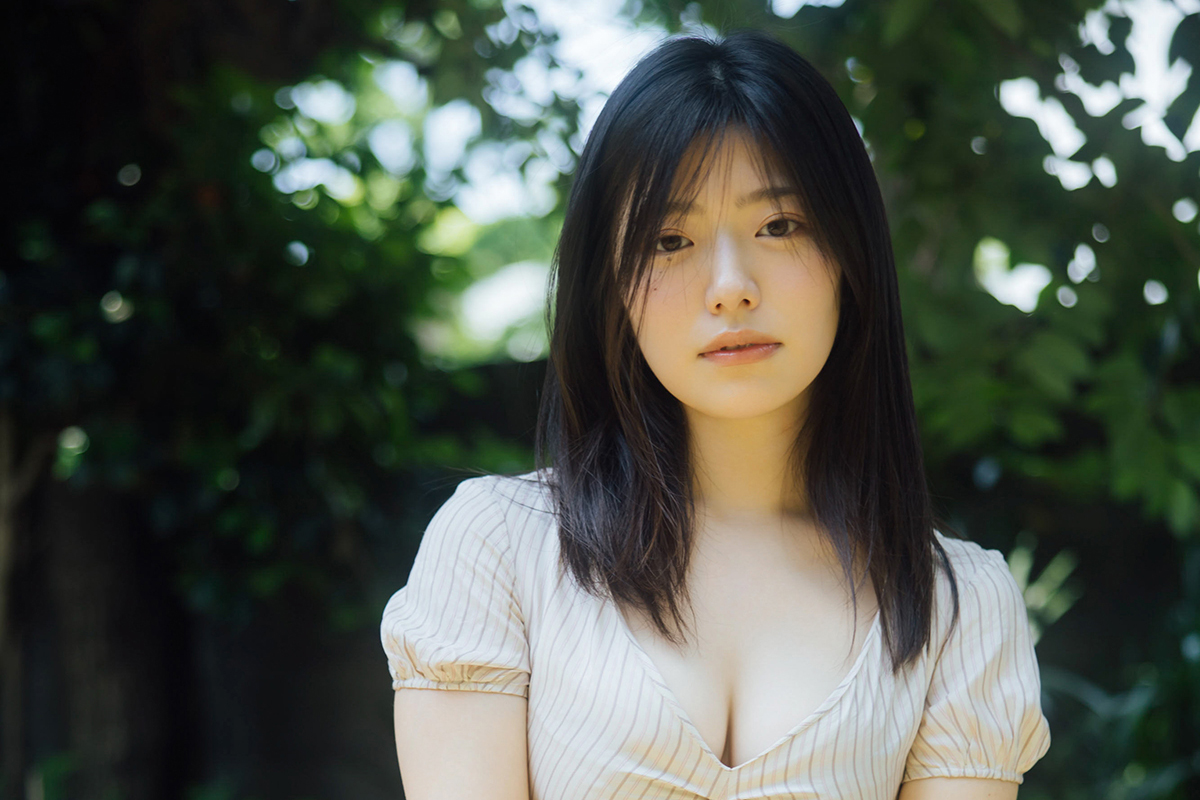 《衝撃のカムバック》“脱サラ理系女子大生グラドル”山田かな、オトナの魅力爆発させたオリジナルショット！　清楚な面影も健在