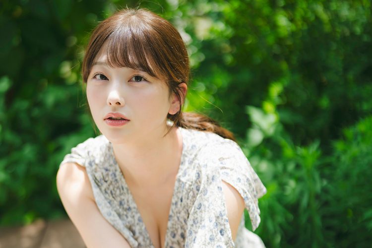 “マシュマロ8頭身”グラビアアイドル・松本みいな、涼しげなワンピース姿で見せる清楚な一面