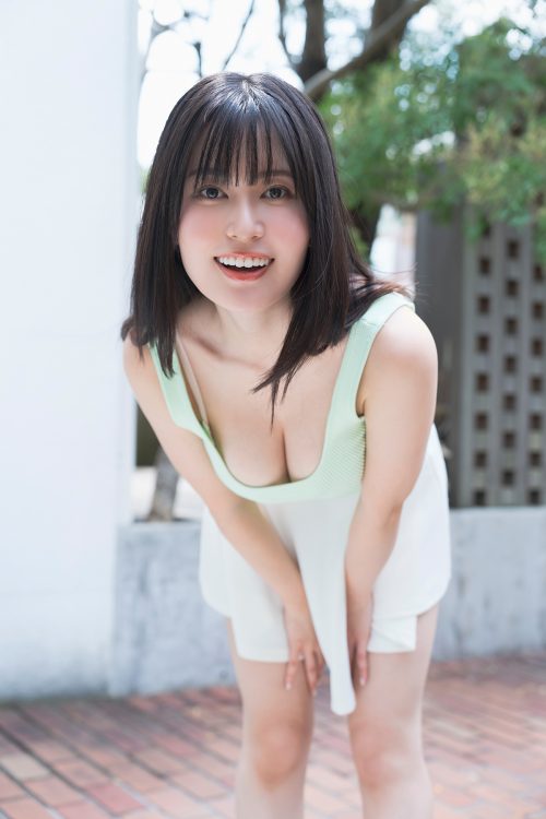 身長165cm、B100(Iカップ)・W63・H95
