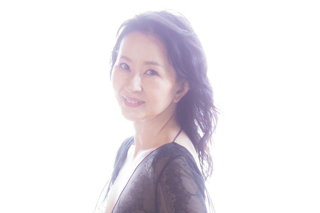 《後から前から》畑中葉子、還暦超えでグラビア撮影に挑戦！「4年後の50周年にも、ガツンと何かやりたいと思っています」、ファンからは「古希もぜひ」の期待の声