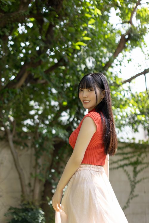 身長158cm、B90・W60・H90