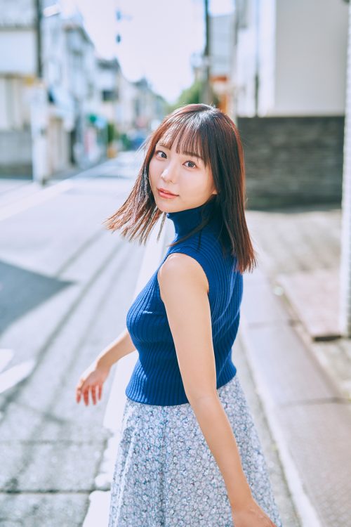 デジタル写真集『莉々はるかこのHカップ、素晴らしい形をしているじゃないか!』は各電子書店にて発売中