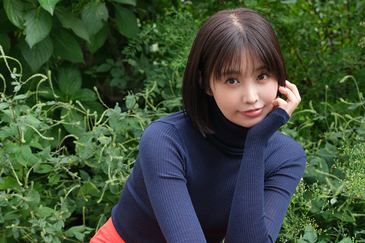 《企業広報を卒業した八頭身！》真中つぐ、コスプレイヤー本格始動で「むっちりボディ」披露