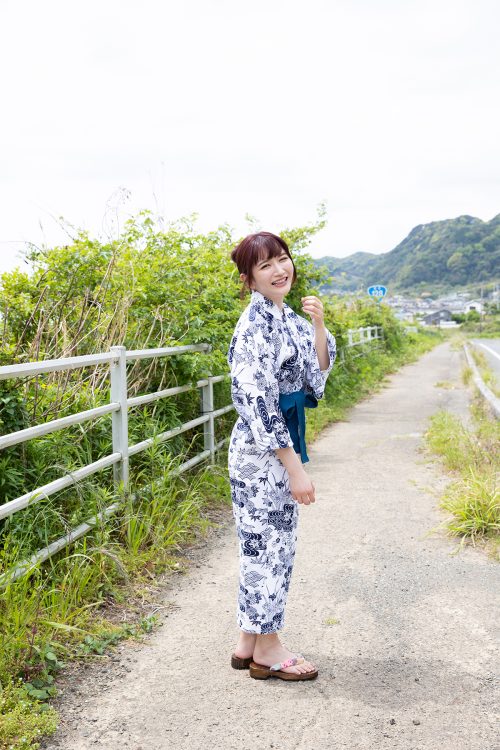 2020年の主演映画『メビウスの悪女　赤い部屋』に併せて発売された初ヘアヌード写真集が話題に