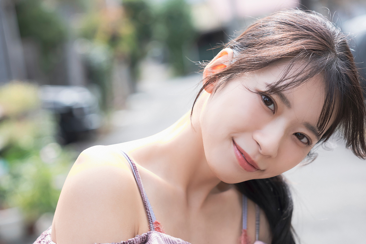 「素の自分の温度がそのまま出る」、人気コスプレイヤー・紅羽りおがグラビアで魅せた新たな魅力「つい触れたくなるような雰囲気のグラビアが理想です！」