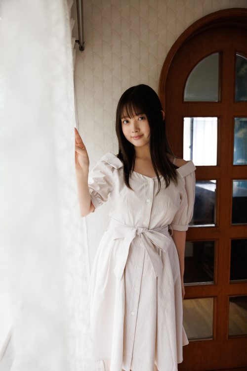 新人グラドルの圧巻の100cmバストがいっぱい詰まったデジタル写真集『大泉 凜 おさまりきらないJカップ』が12月5日に各電子書店で発売