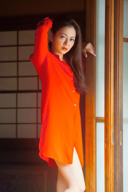 清純派アイドルとして人気を博す