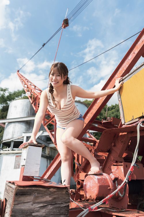 デジタル写真集『石田優美 君のてっぺんへ』は各電子書店にて発売中