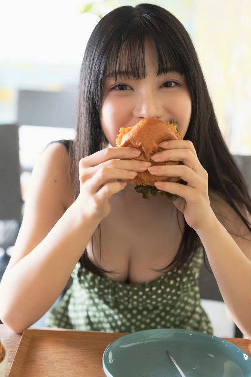 デジタル写真集『穂波あみ 一緒にほっこりしませんか？』が各電子書店で発売中