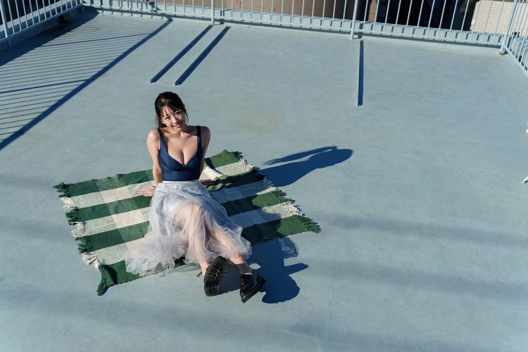 「本物のりんごを使ったカットはスタッフのみなさんと試行錯誤しながら撮った写真なので、ぜひ注目してください！」