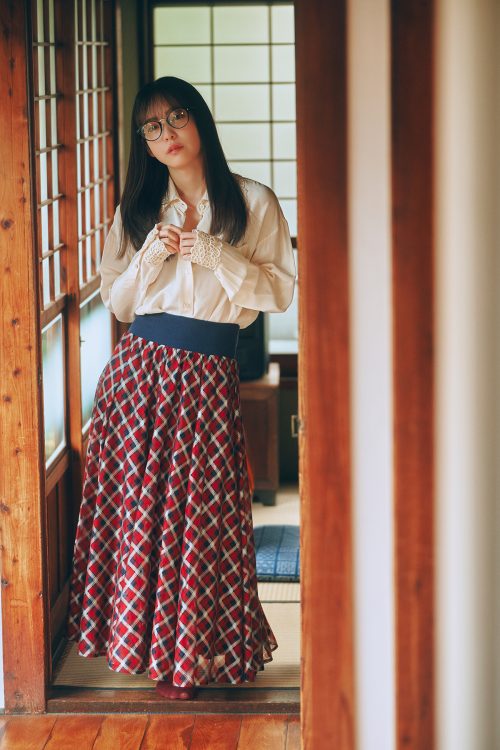 “もぶぴ”自慢のお尻を後から前から活写したデジタル写真集『鈴木Mob. Mob尻 in Wonderland』は各電子書店にて3月13日発売予定