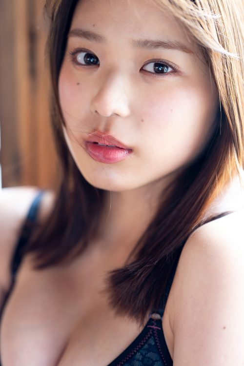 週刊ポストデジタル写真集『矢野ななか 超絶無敵ヒロイン』は各電子書店にて発売中