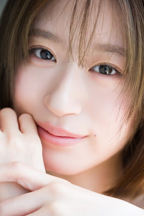 デジタル写真集で“オトナな表情”を見せてくれた