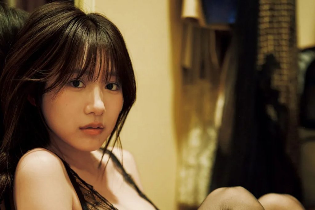“アイドル史上最強BODY”横野すみれ　ラグジュアリーホテルで見せた「無防備ランジェリー」