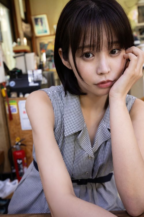 デジタル写真集『真中つぐ もうひとつのハイレグ天国』が各電子書店で発売