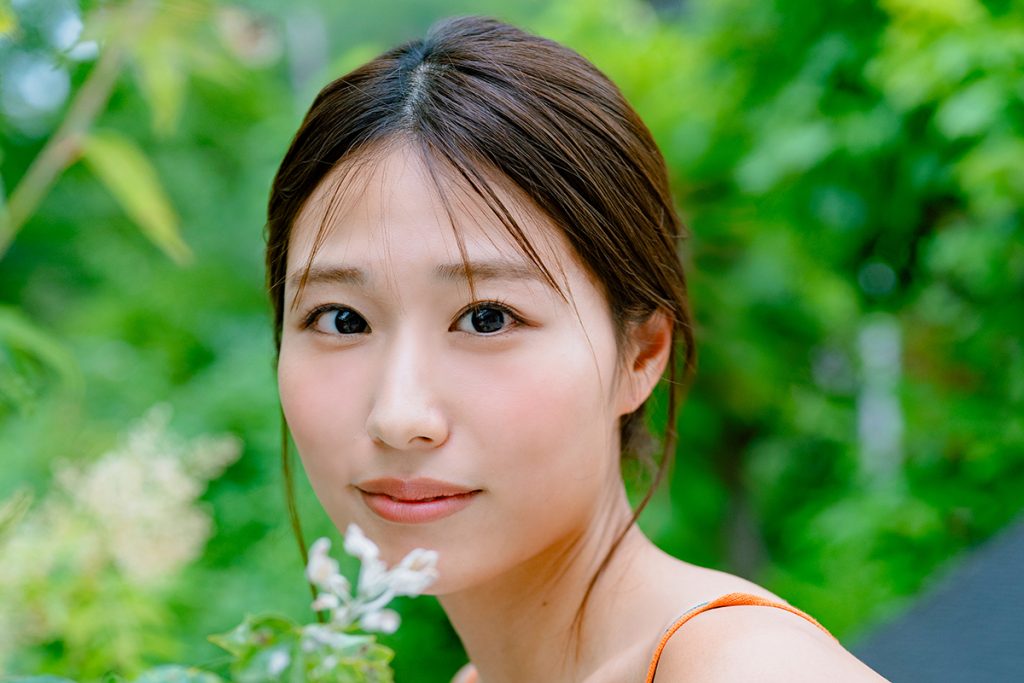 《RIZINガールがグラビア初挑戦》現役ピラティス講師・真中ゆいみ、鍛え抜かれた“しなやか体幹”で魅せる極上ボディ