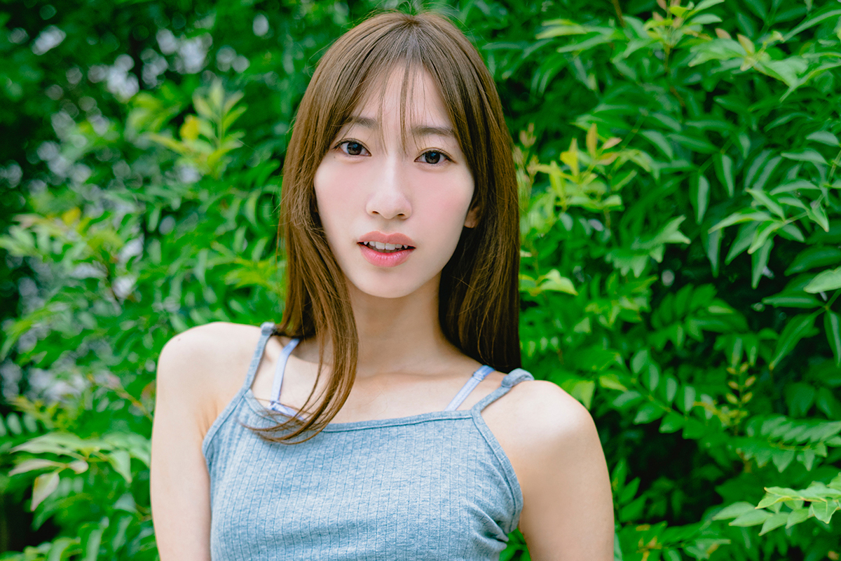 《スレンダー撮り下ろし》身長170cmの早川みゆき、バックパッカーで世界一周した“きれいなお姉さん”が美尻＆美脚を披露