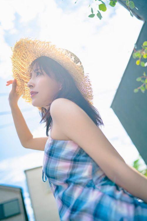 身長159cm、B81・W60・H87。愛称は「ゆかるん」